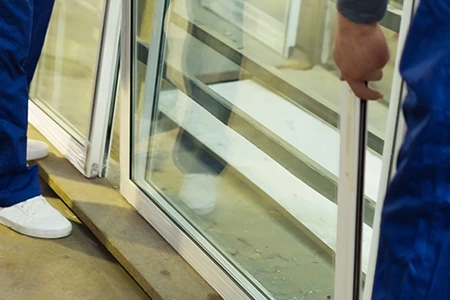 Commercial Glass Repair Technician in Midway, FL